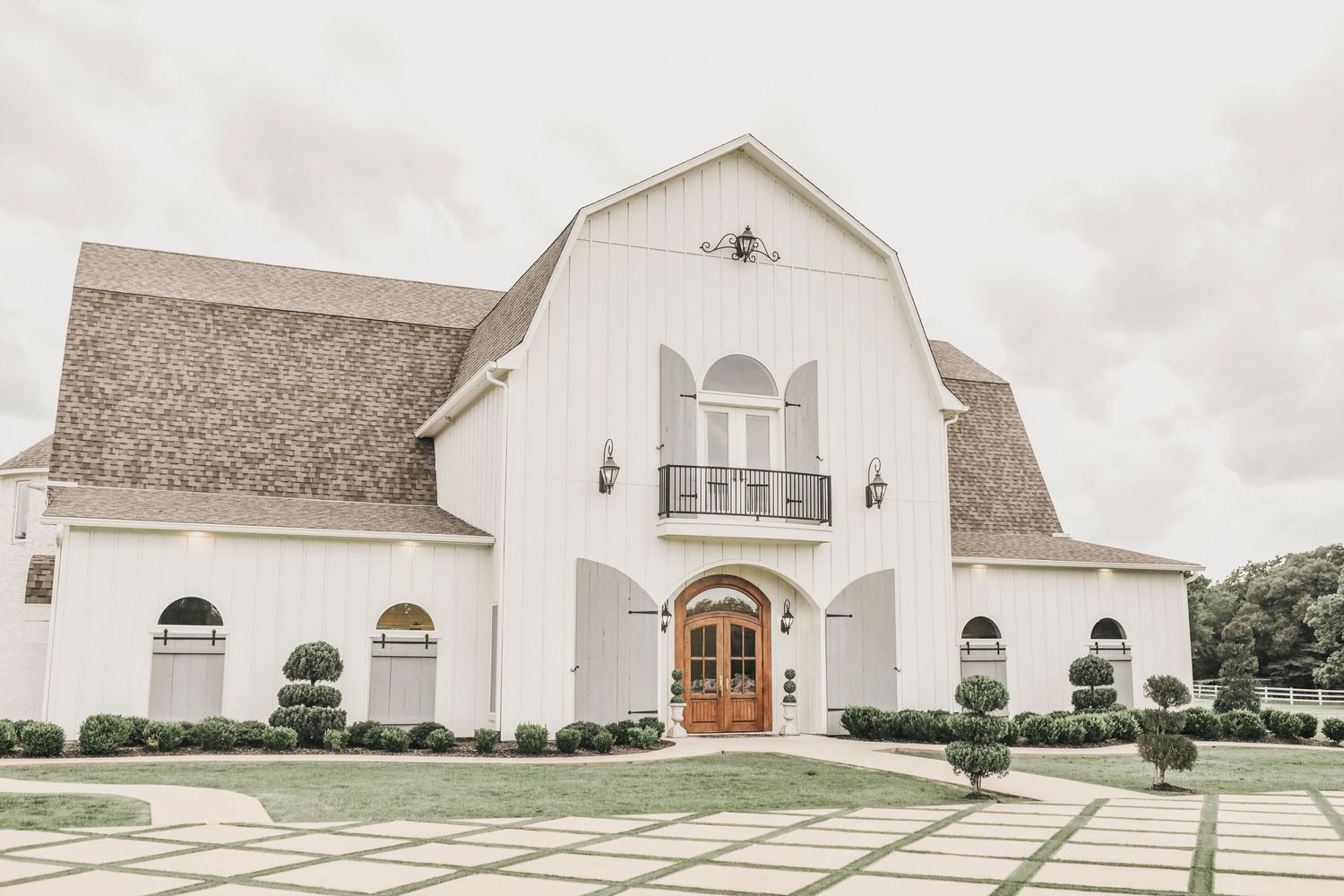 The French Farmhouse wedding venue in Collinsville Texas photographed before Parker and Kathryn’s romantic wedding
