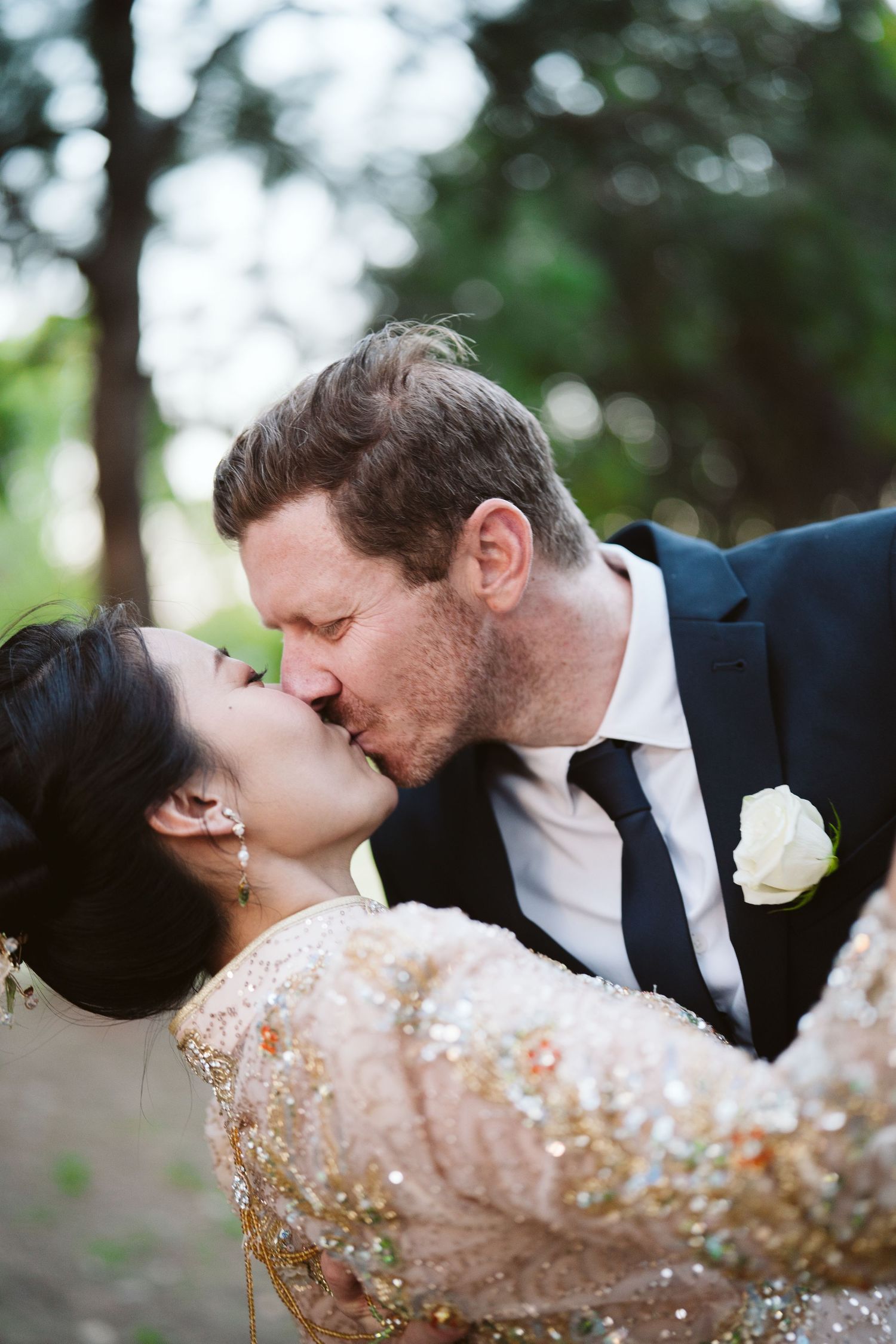 Cameron and Lulu sharing a kiss on their wedding day