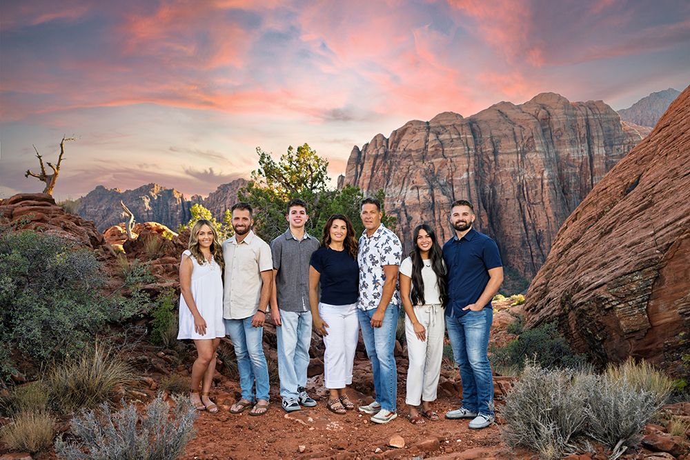sunset-red-rocks-st-george-photographer-photography-professional-vacation-reunion-family-pics-large-family-couples-portrait-graduation