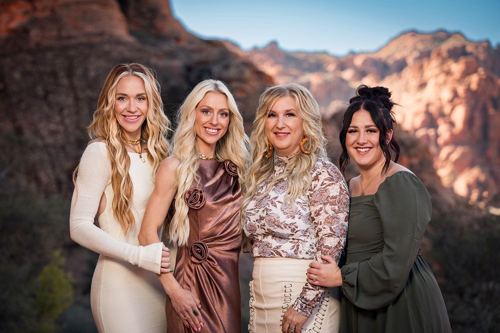 st-george-family-photographer-red-rocks-snow-canyon-portrait-st-george-family-photographer-vacation-family-photographer-outdoor