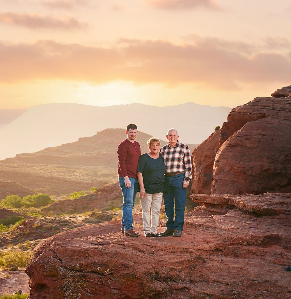 family-chuckwalla-sunset-snow-canyon-professional-photo-photographer-photography-reunion-graduation-scenic-red-rock-colorful-pro