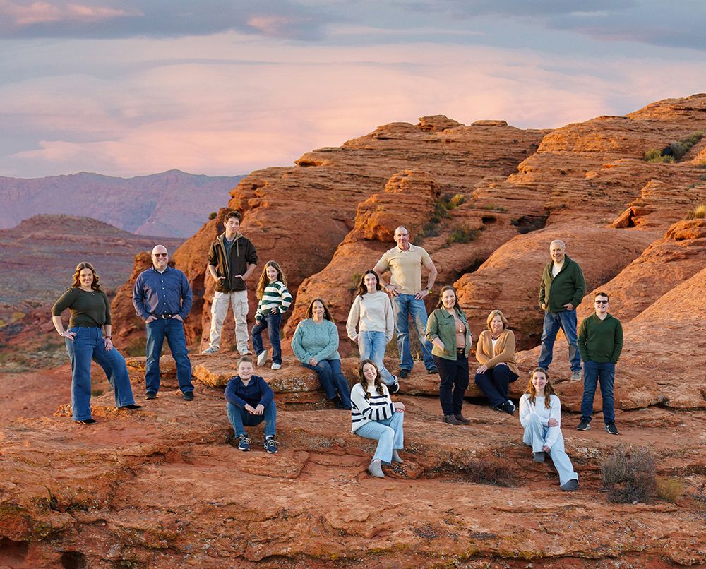 chuckwalla-sunset-family-reunion-album-cover-red-rocks-view-family-photo-photographer-photography-scenic-pics-professional-epic-snow-canyon