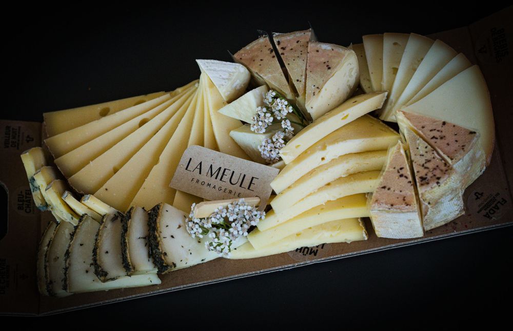 La Meule, Cheese shop, Cugy, Switzerland
Cheese plate
Sandra DAENGELI, impacts.photo, @sdaengeli, @impacts.photo