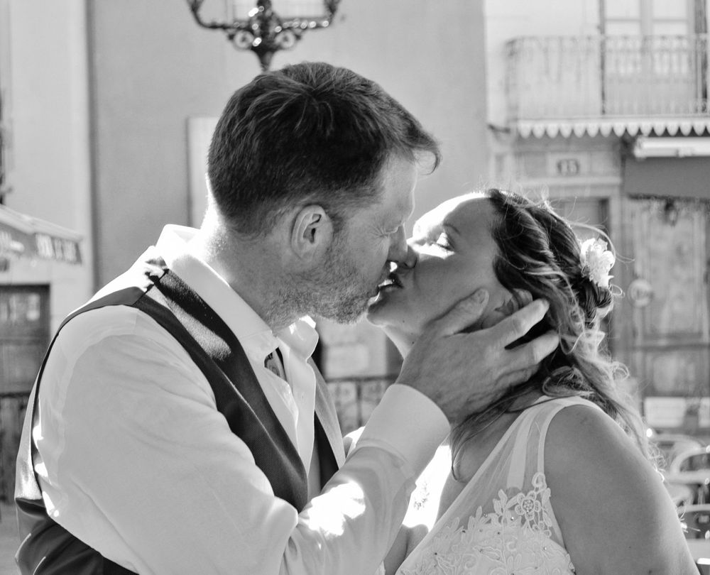 Baiser au cœur de Vauban, photographie douce et intemporelle bylovephoto.