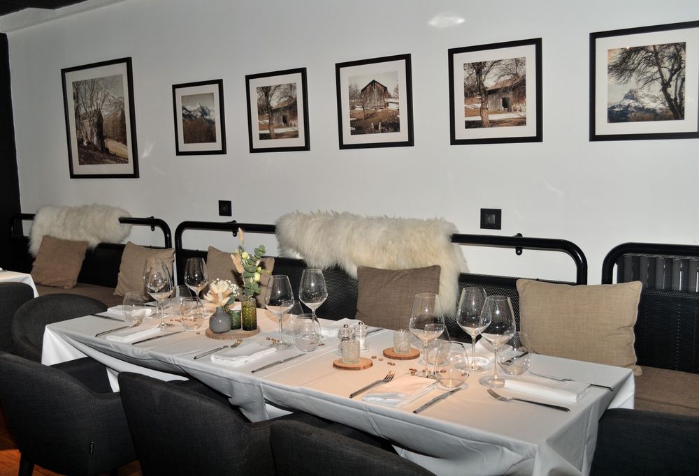 Table de mariage à Chantemerle; ambiance chaleureuse et poésie bylovephoto.
