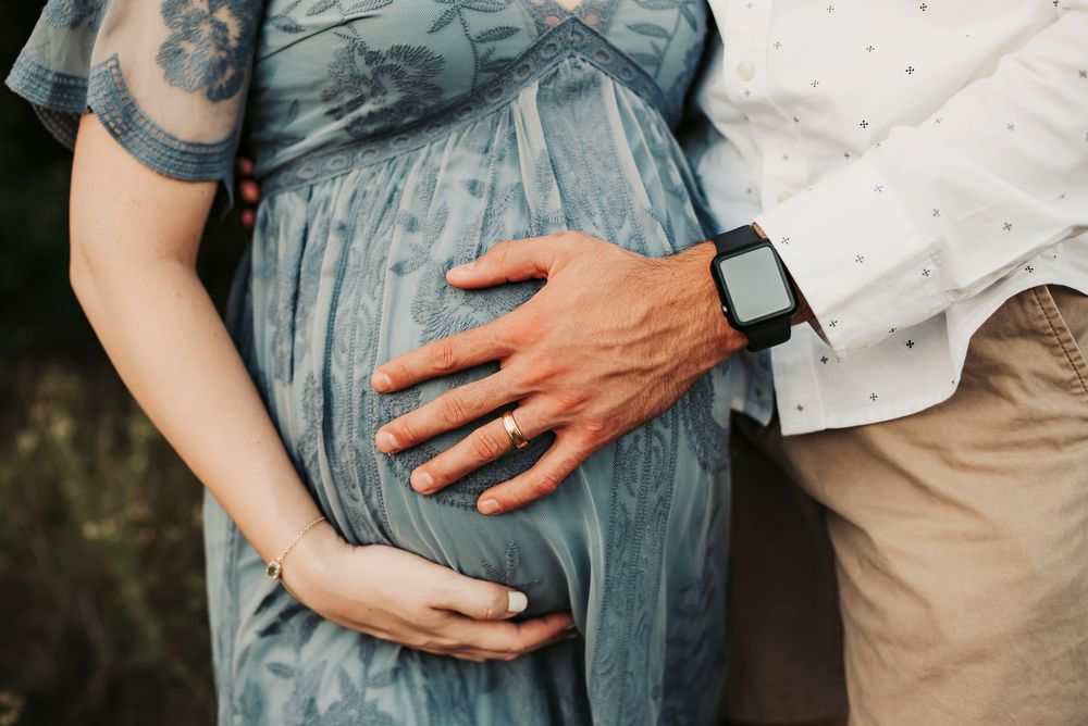 Outdoor maternity session with a glowing pregnant woman at sunset.