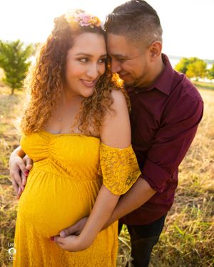 maternity photo at white rock lake