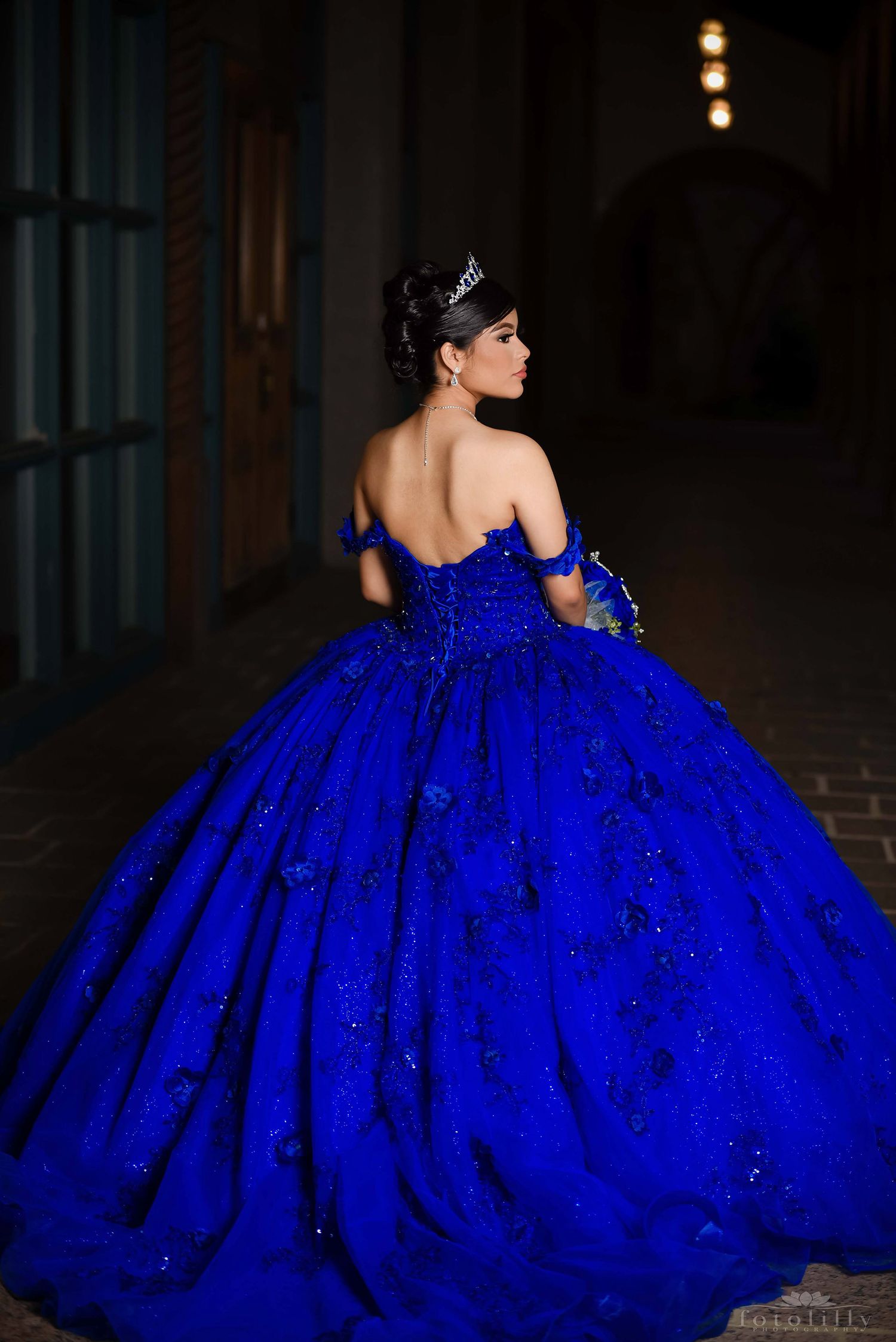 Blue quinceañera dress photography in Fort Worth Texas featuring Emma captured by Fotolilly Photography for quince keepsakes