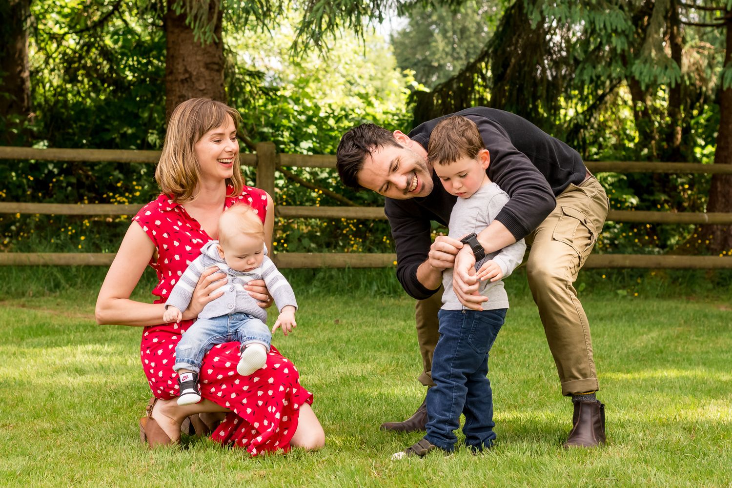 Beautiful natural family photos, summer family photos, mom dad and children, Vancouver