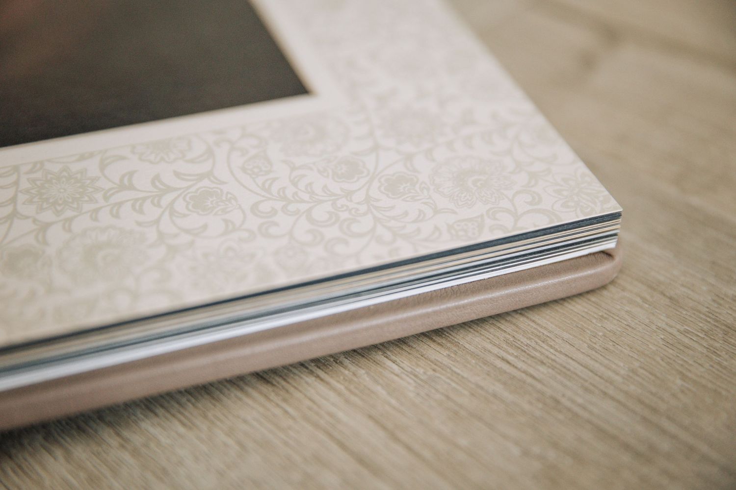 Beautiful wedding album from Graphistudio, with natural leather cover, matte and glossy metalic paper