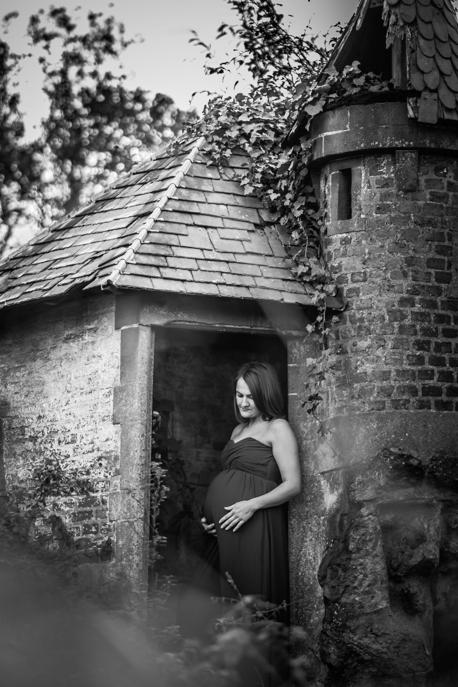 Black and white pregnancy shoot
