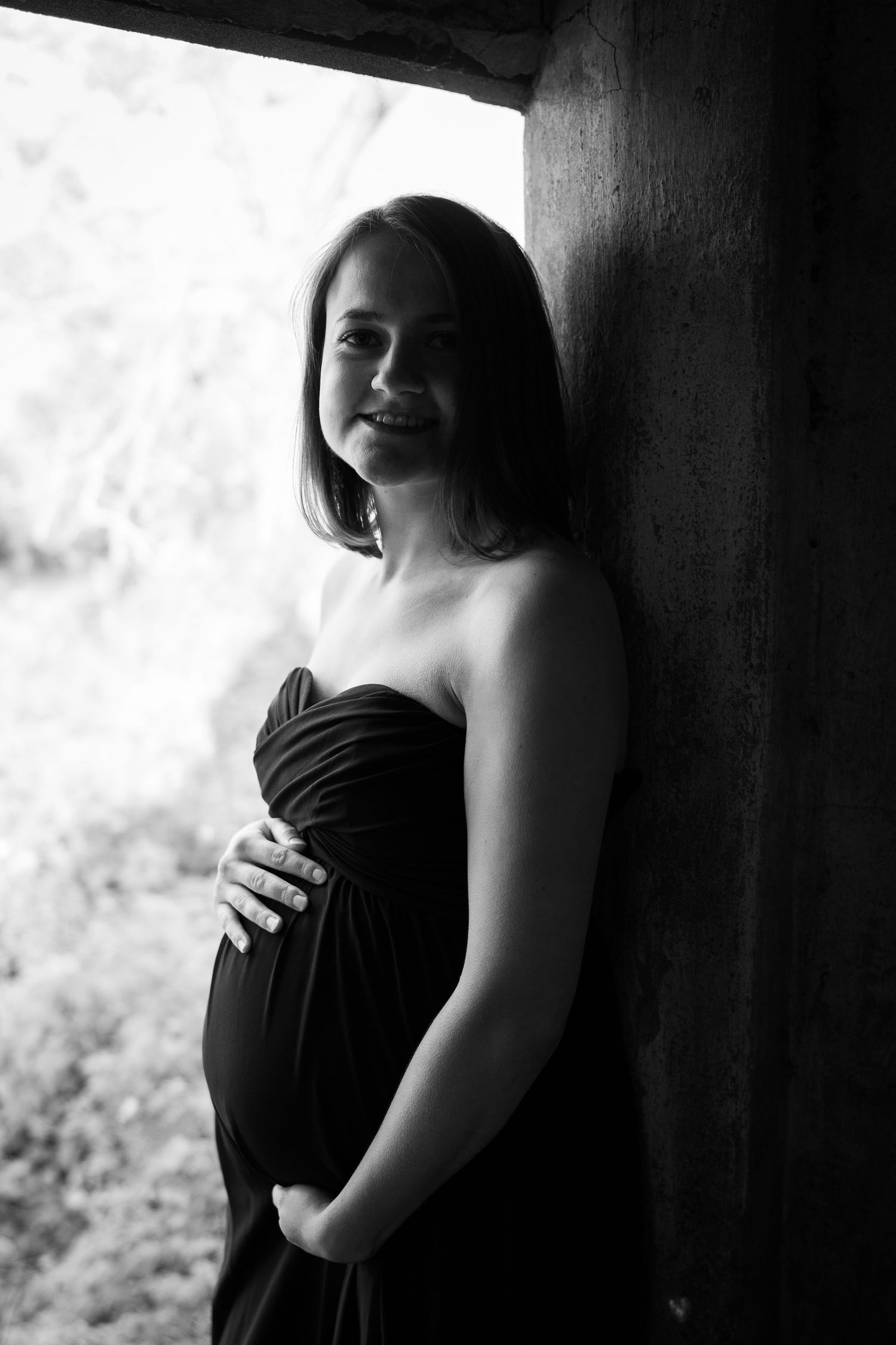 black and white pregnancy shoot