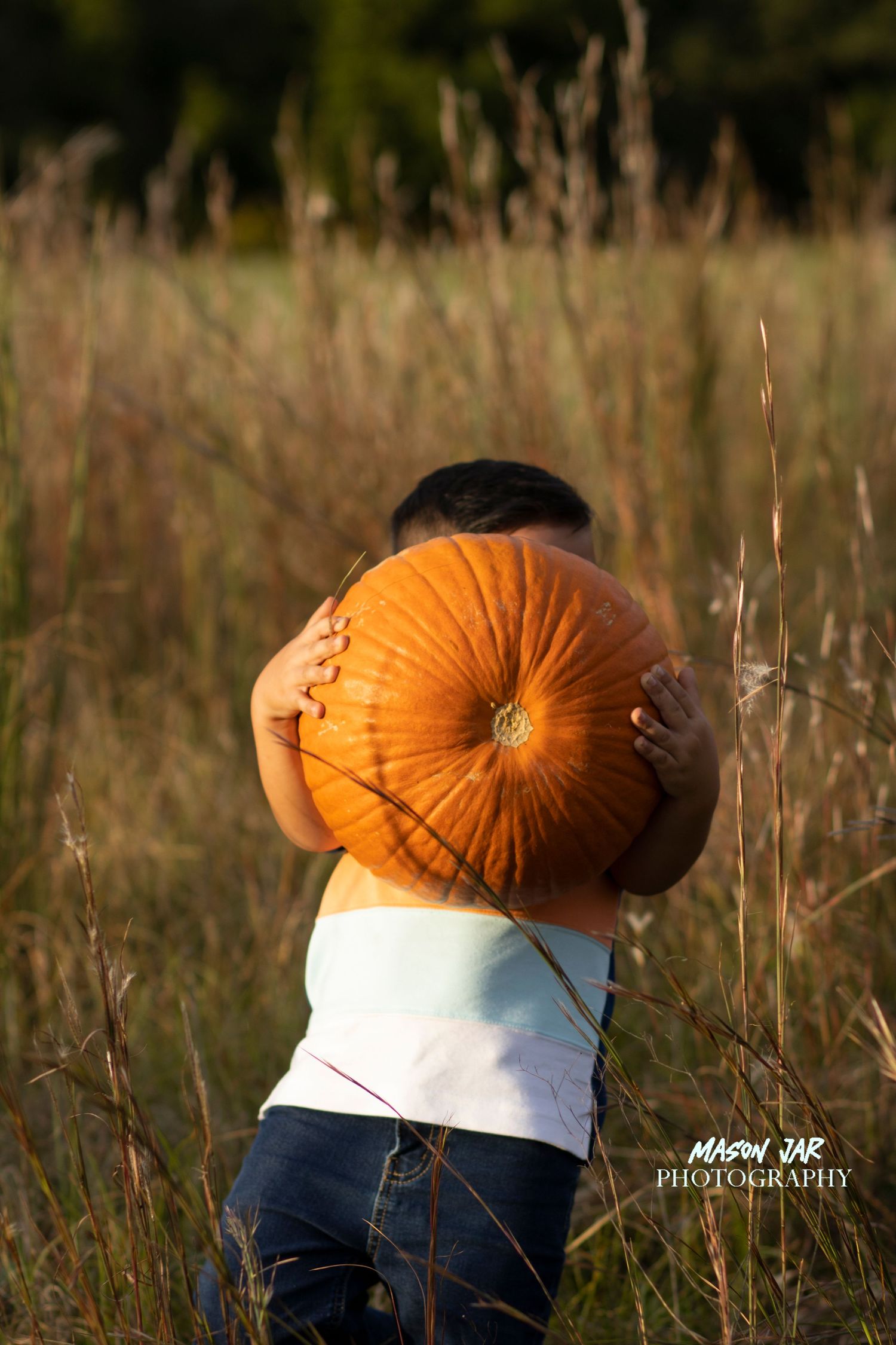 Mason Jar Photography celebrates the fall through the lens