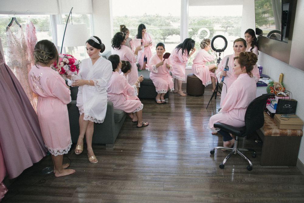 bridal party getting ready. cambria hotel. McAllen, Texas. Wedding photographer