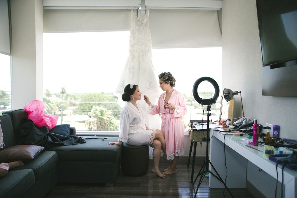 bride's getting ready. make up artist. mother and daughter at getting ready. cambria hotel. McAllen, Texas. Wedding
