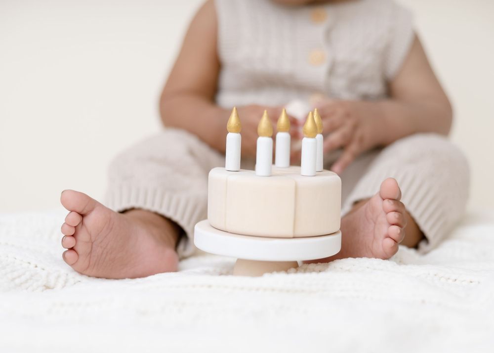 baby boy with wooden cake, knit romper, hixson photographer, east brainerd newborn photographer chattanooga, baby feet