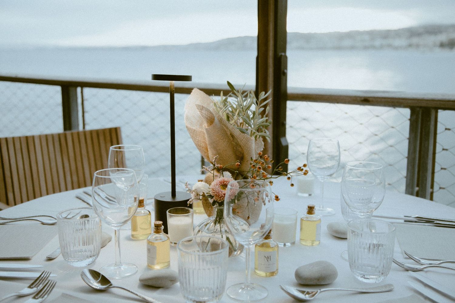 Découvrez le mariage de Margaux & Alexandre. De la mairie de Nice, à la promenade des anglais, puis à l'emblématique Castel Plage
