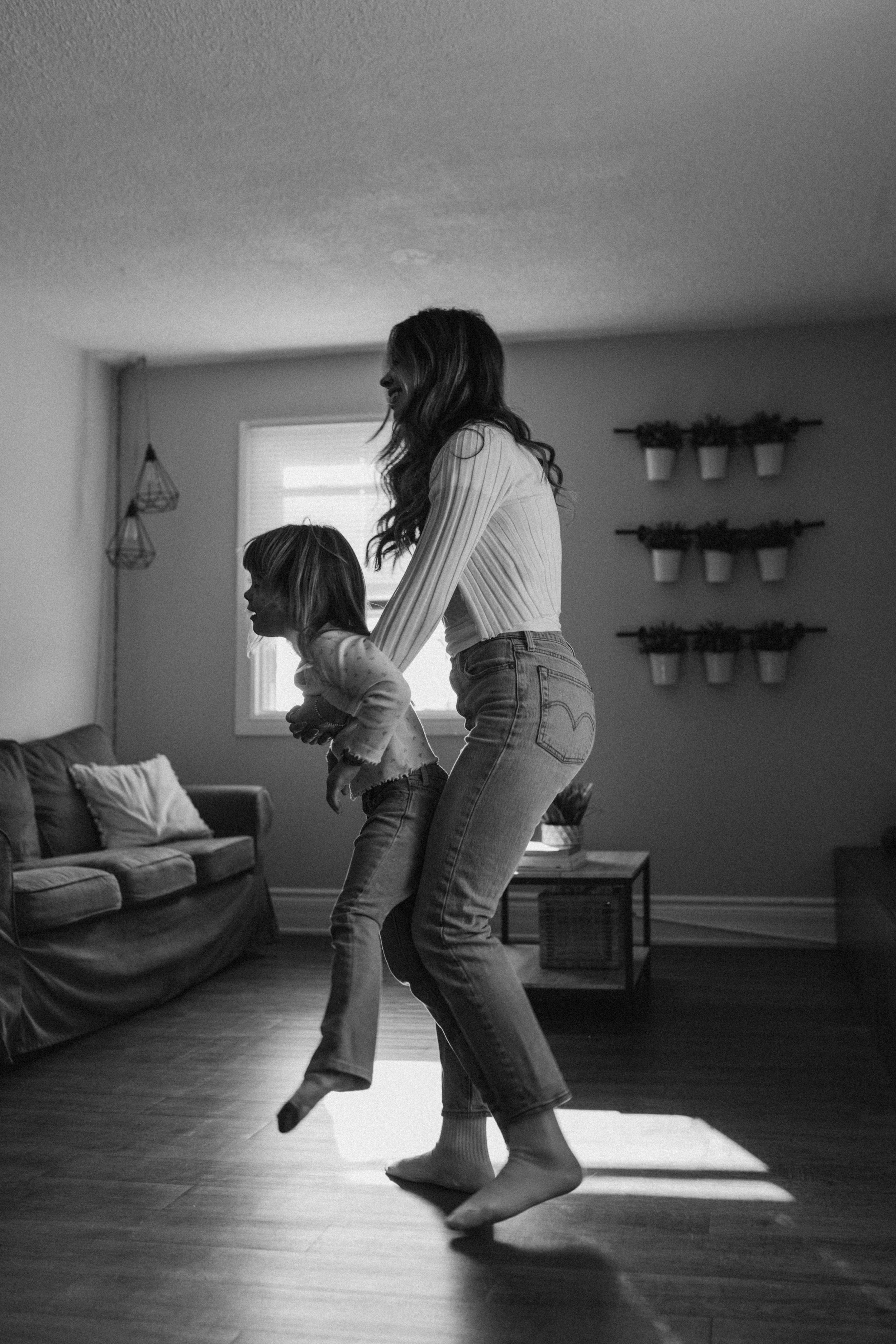 In-home family session at Strawberry Hollow AirBnb in Trenton, Ontario - Halifax Photographer
