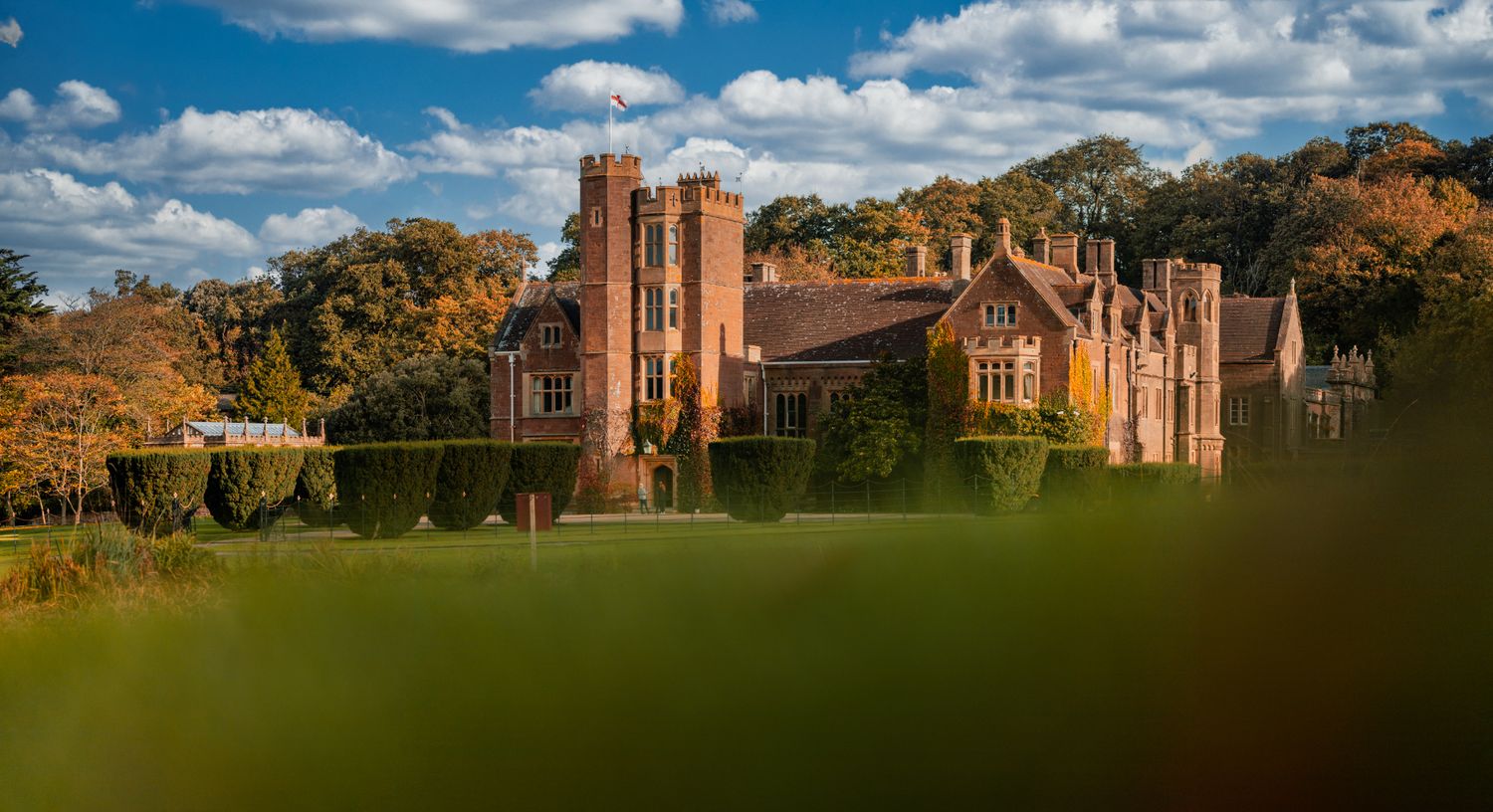 Historic country manor wedding venue exterior with manicured lawns and blue sky, venue photography Southampton