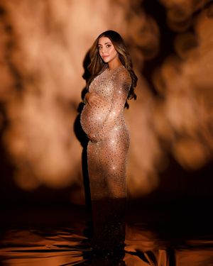 Water reflection studio pregnancy photoshoot, captured by Daryana Orange in San Diego.