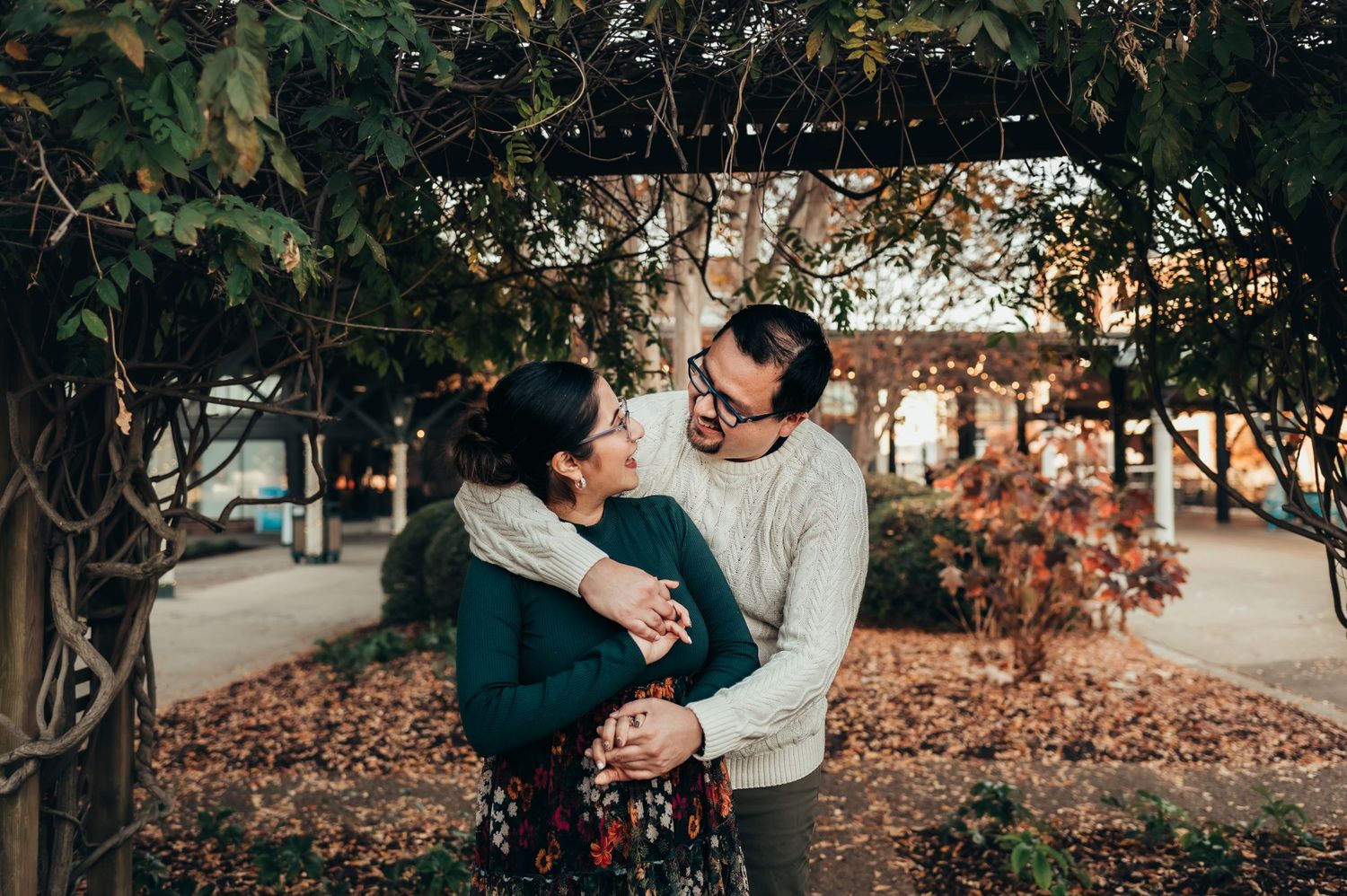 husband and wife get photos together embracing at Chattanooga ChooChoo at Christmas time