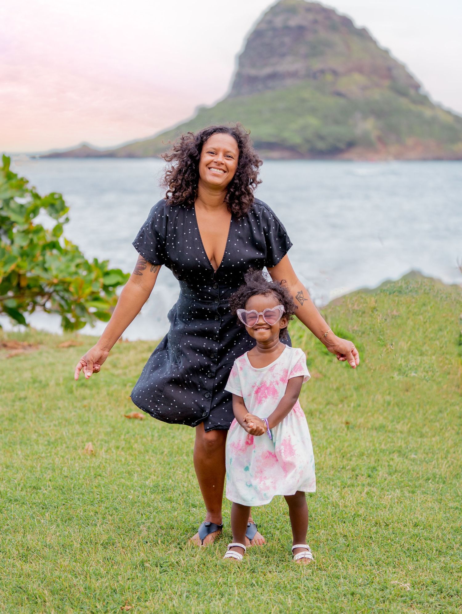 Mom and Daughter dancing at a Family Photo Session with Lori Knutsen Photography.