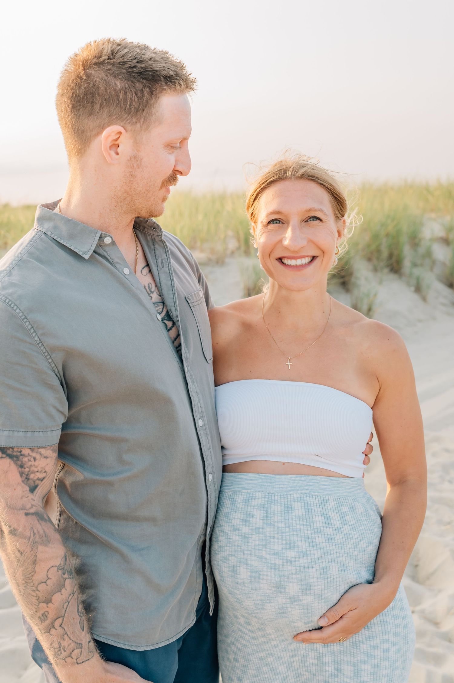 Soon to be parents have lauren marie photography take their maternity photos at their extended family photo session.