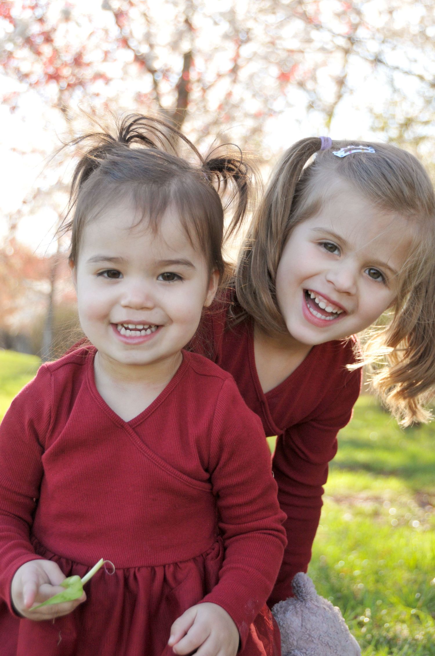 sibling photo with spring blossoms