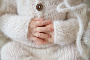 newborn hands and finger detail