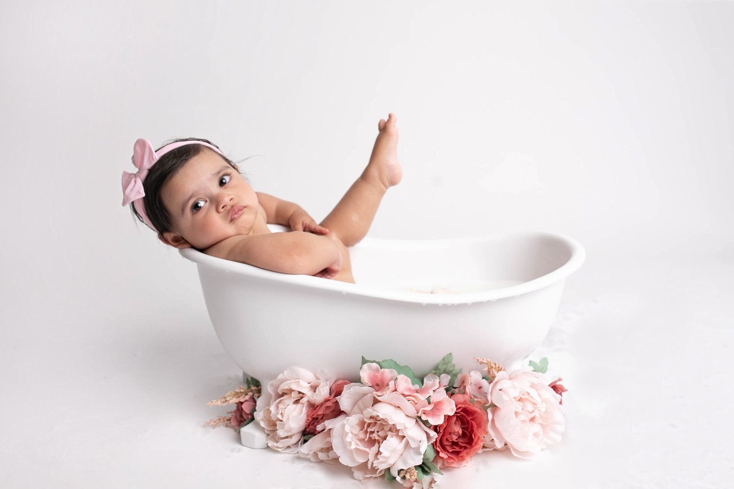 newborn in bathtub photo in Huntersville NC