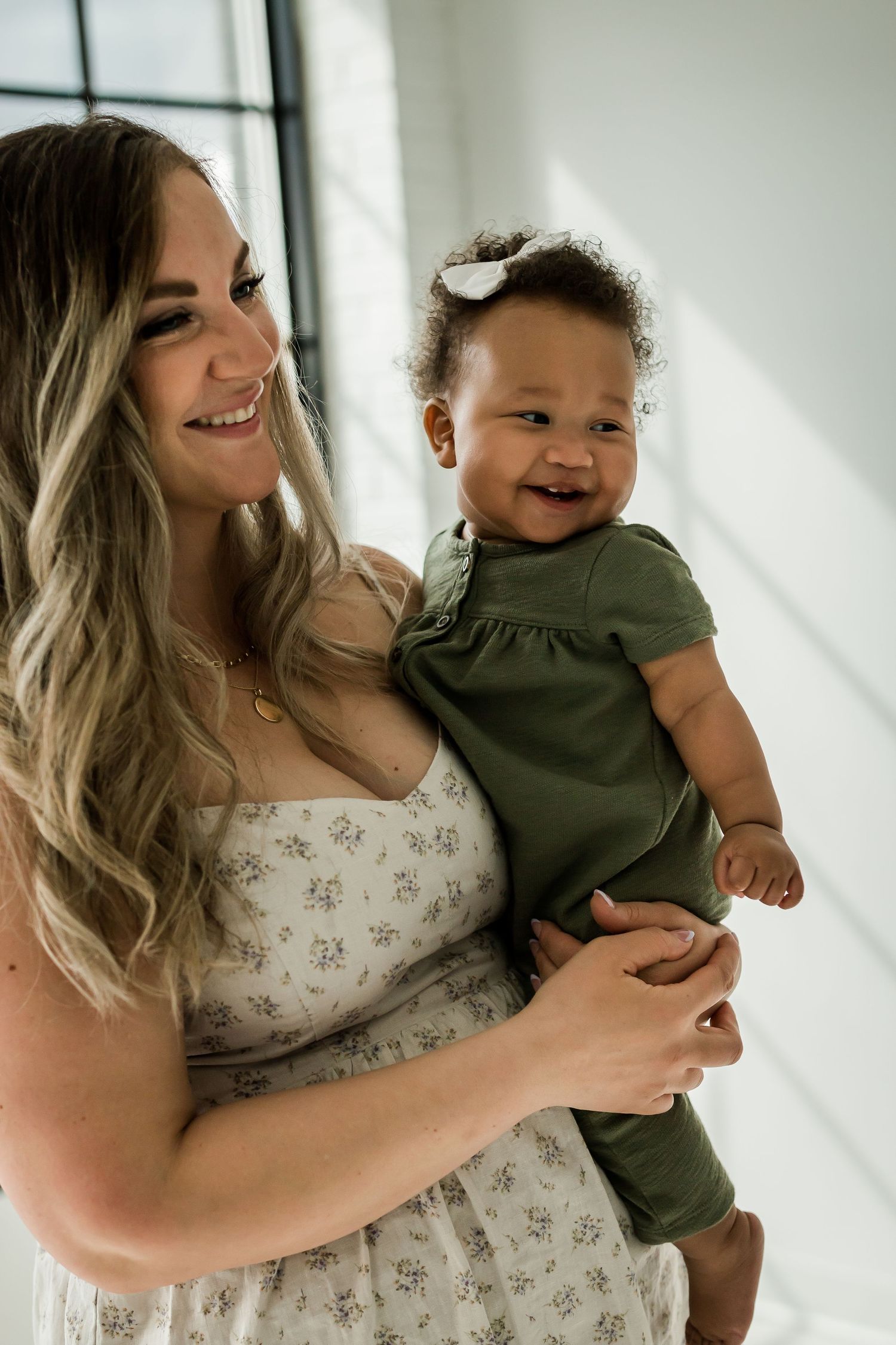 Beautiful motherhood mini sessions at Studio Boheme in Calgary by family photographer Love & Sunshine Photography.