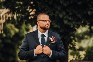 Groom pose