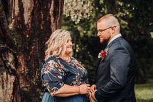 Mother and Groom Pose