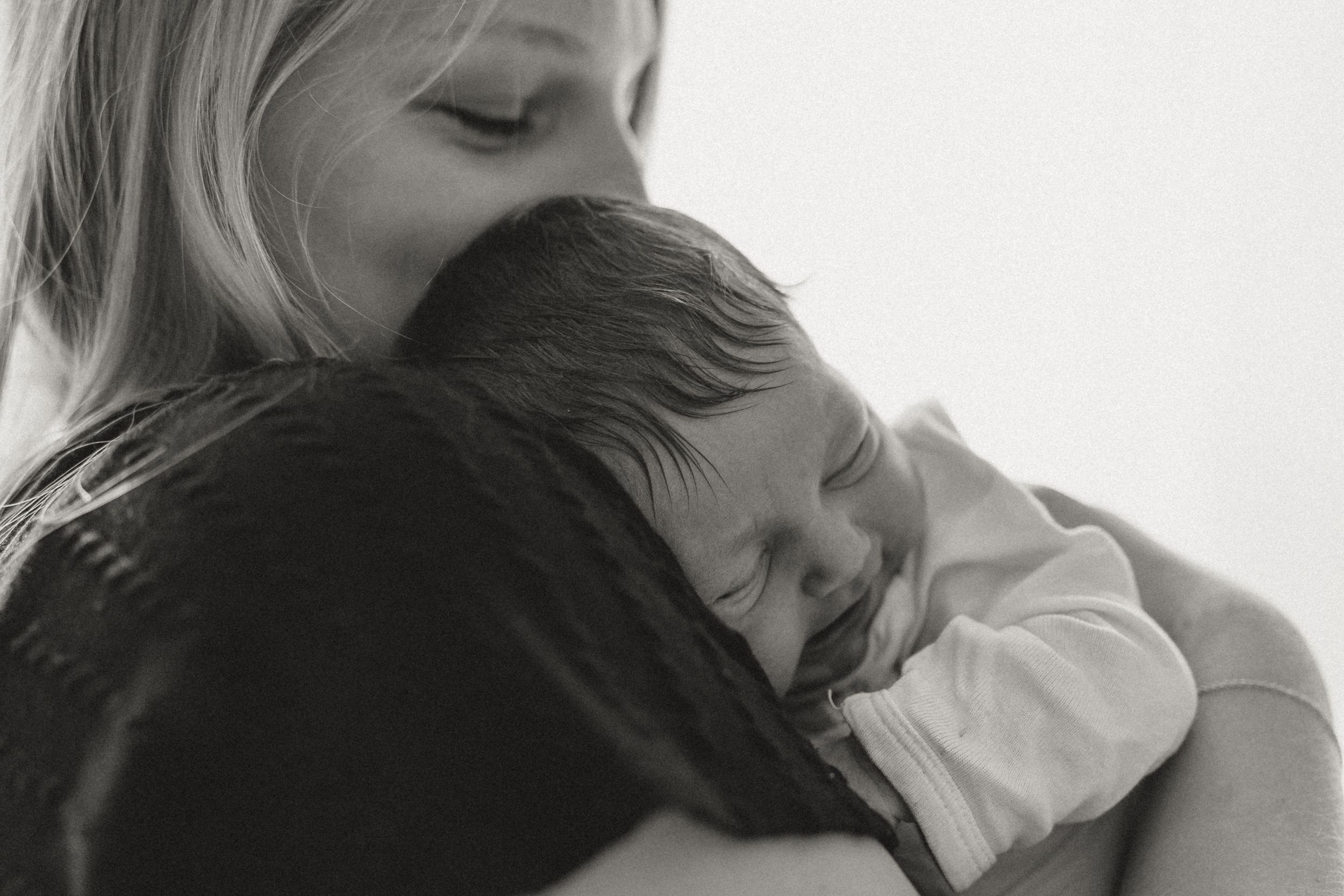 studio newborn session, black and white