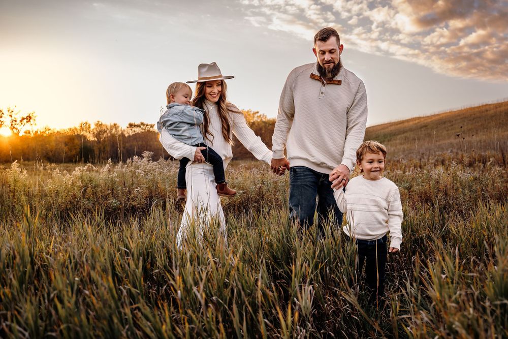 fall family photos in a field