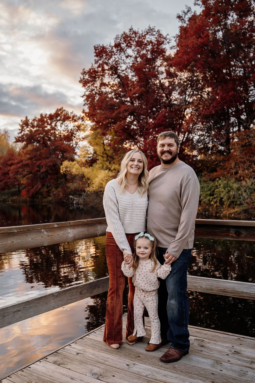 fall family photo outfits with children