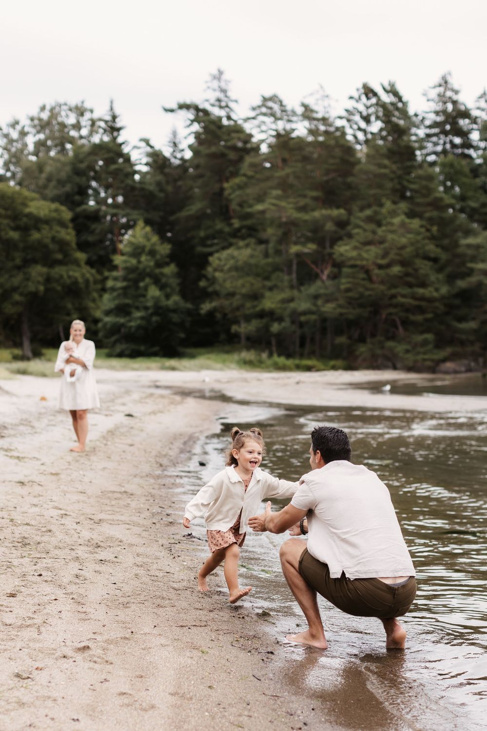Familiefotografering på stranden i Grimstad