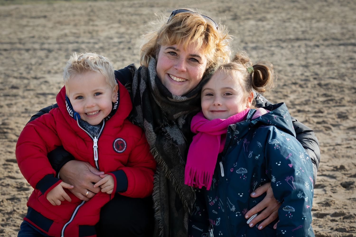 Foto samen met kinderen op het strand, Barbara Kempeneers Fotografie