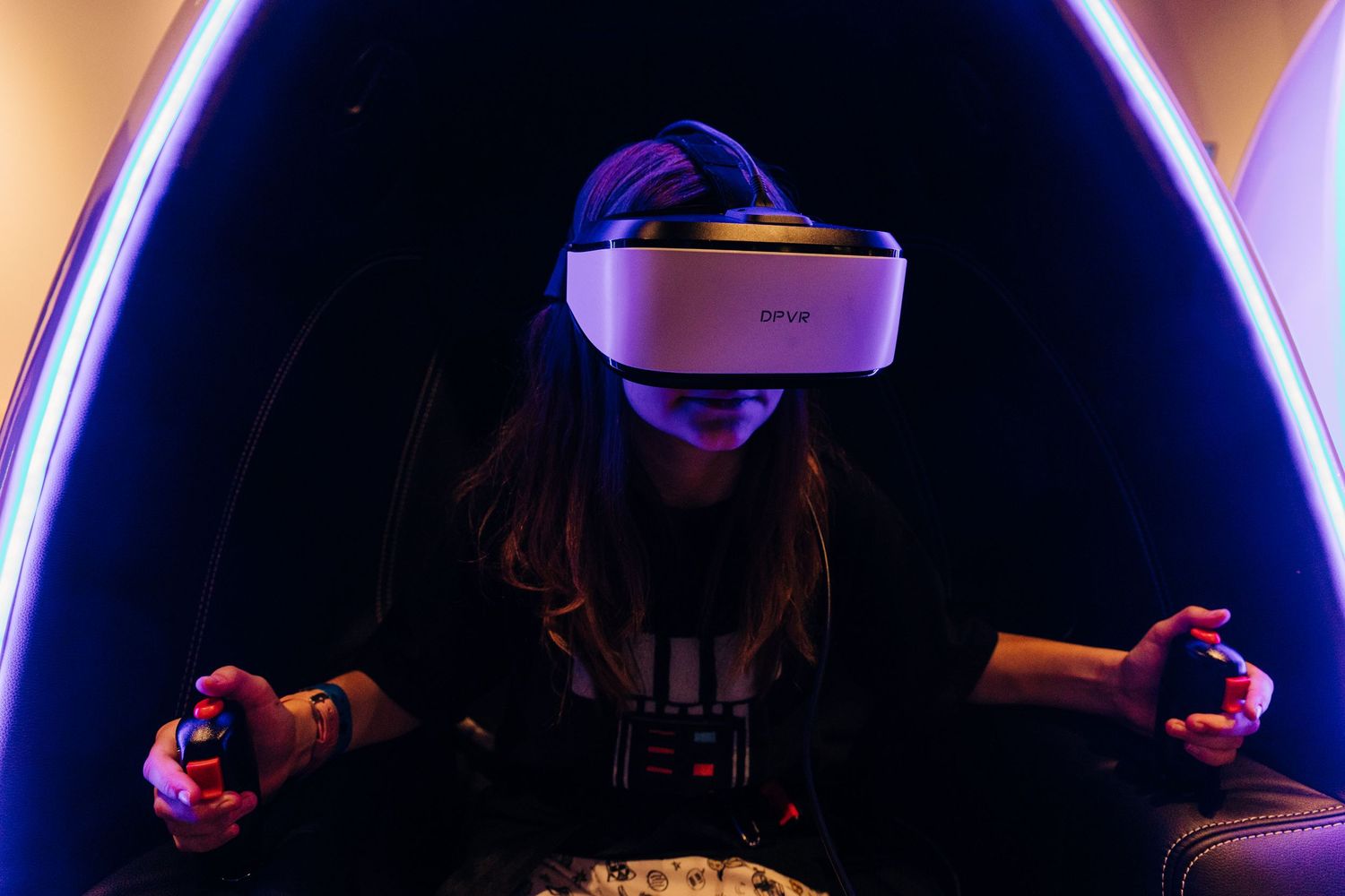 girl wearing virtual reality glasses at Monroe Science Center