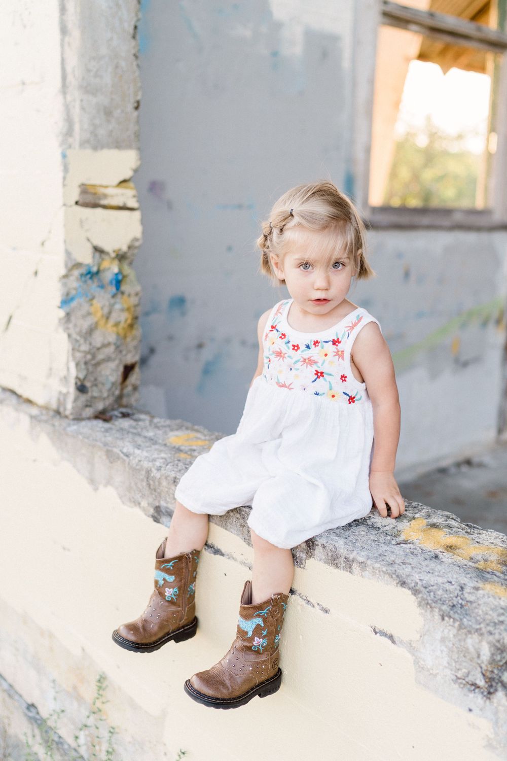children portraits unique photo locations rustic building lifestyle photographer c photography