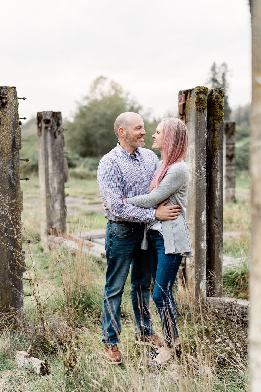engagement photos rustic location sunset in pacific northwest photo location cristy holcomb