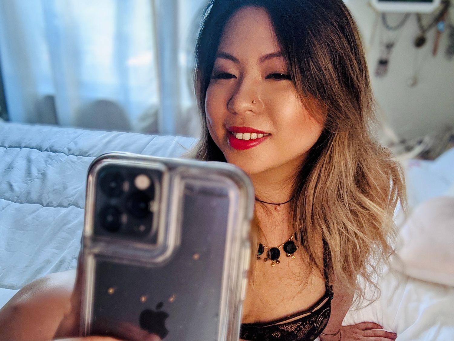 Learn how to use your smartphone camera to practice mindfulness & become more authentic happy self!