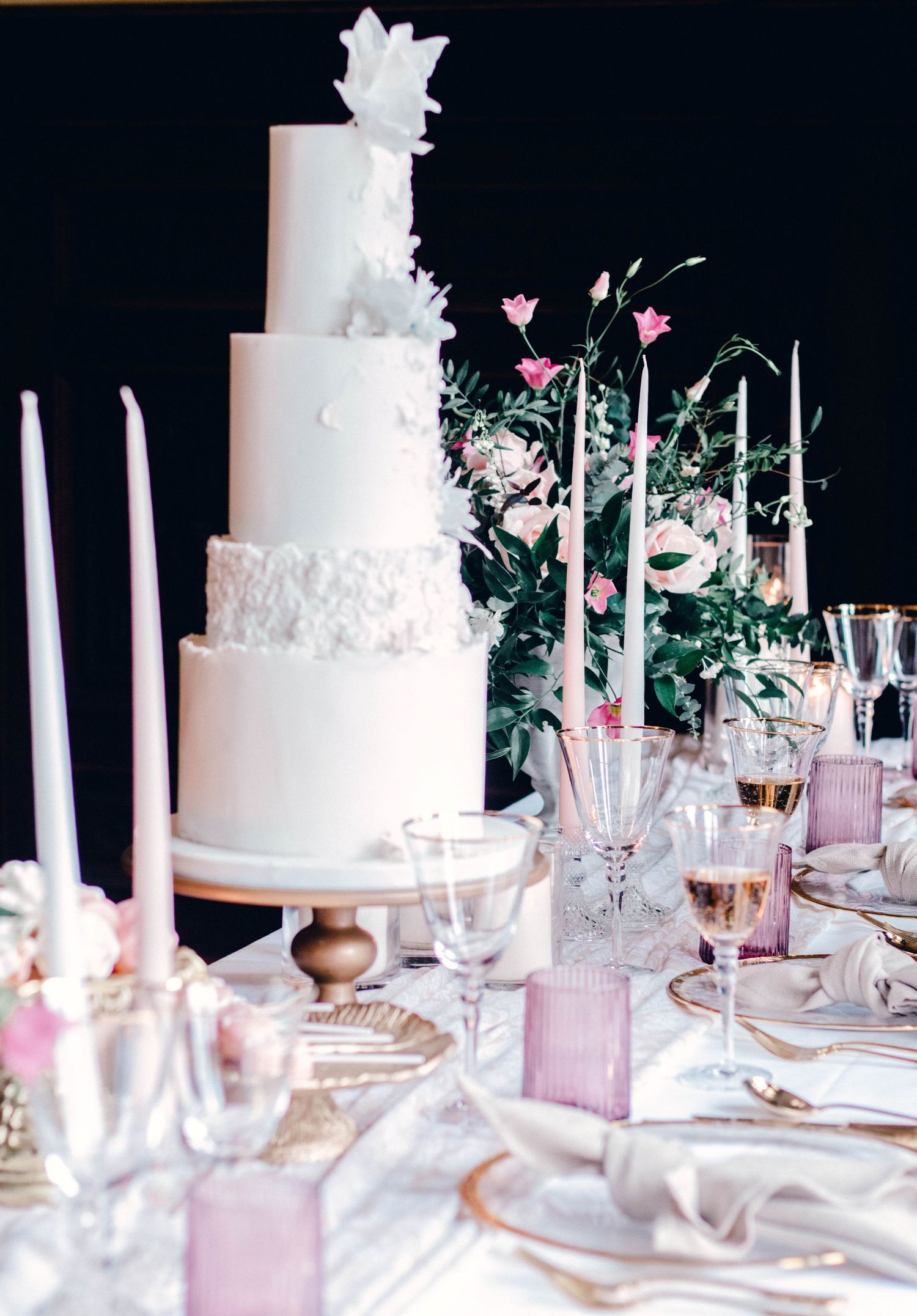delicate,romantic and modern wedding cake
