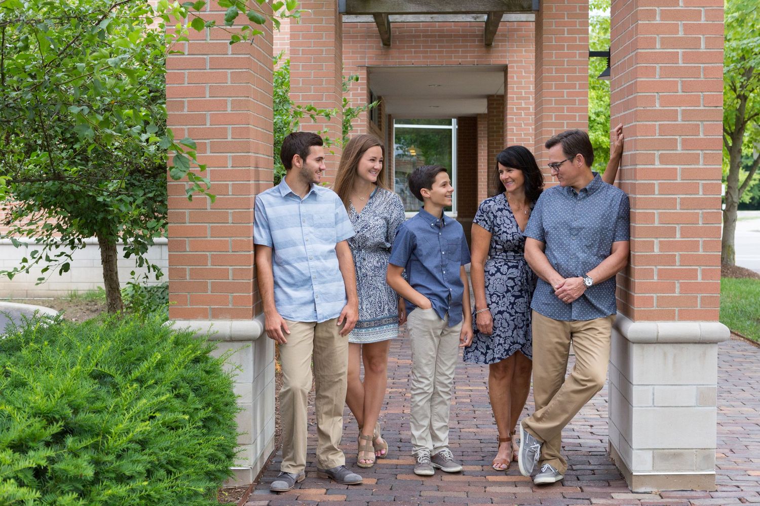 Zionsville photographer - Nathaniel Edmunds Photography - captures family pictures