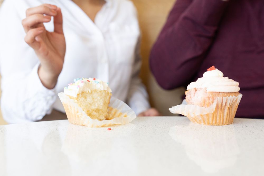 Couple eating cupcakes