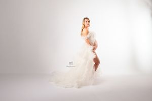 maternity session photography Lexington, SC; pregnant pictures mama wearing big white tulle dress maternity photos