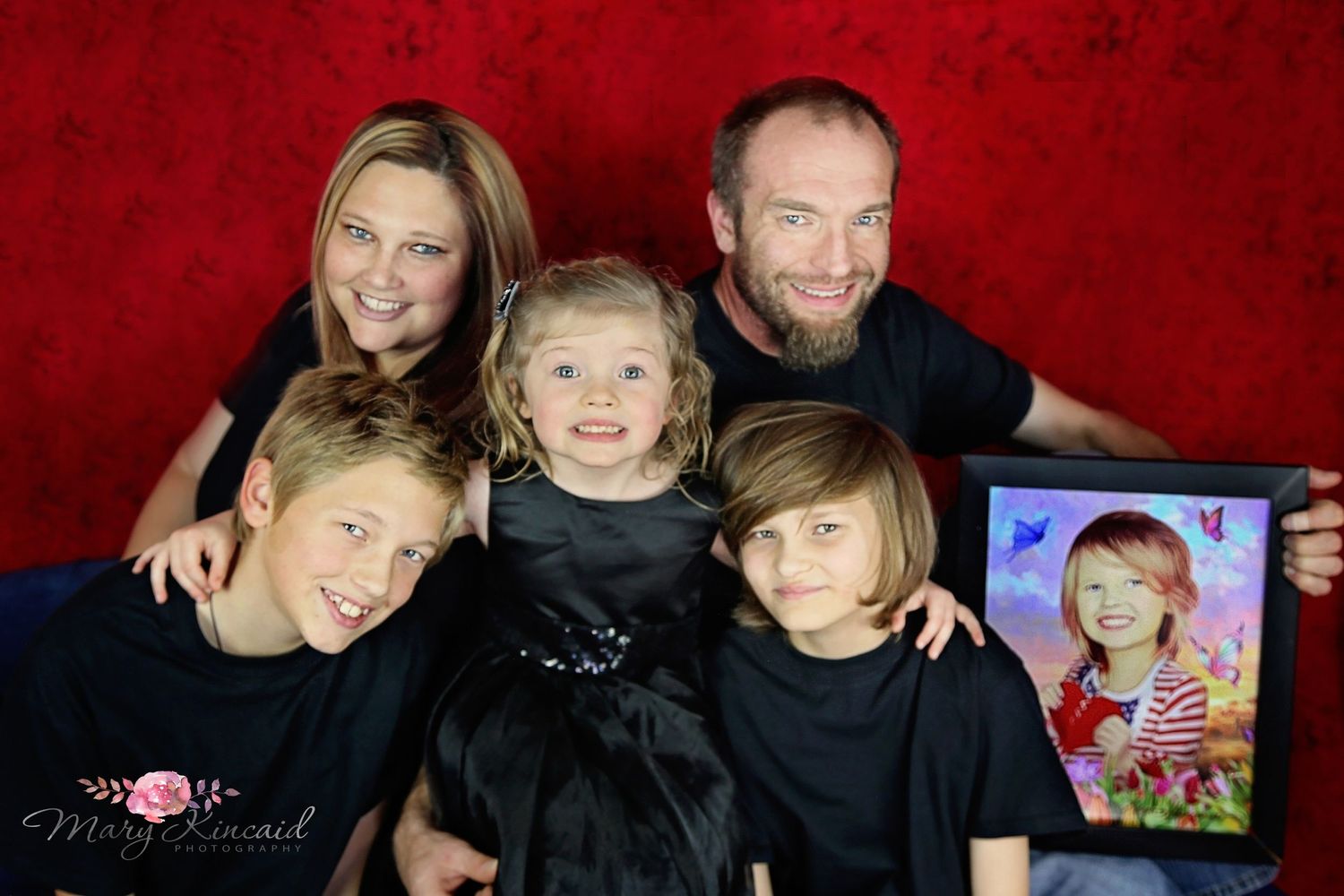 Family photoshoot missing their daughter after she passed to CHD