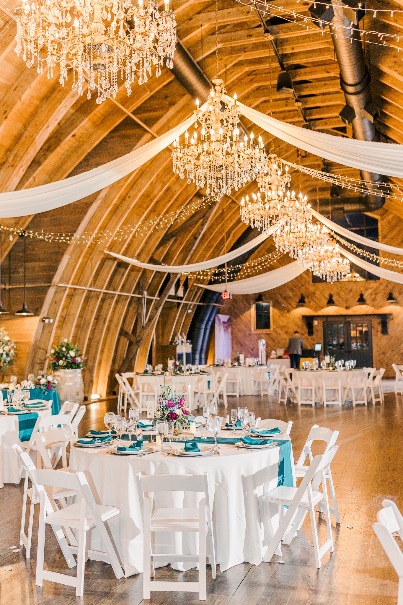 SWEENEY BARN VIRGINIA WEDDING PICTURES