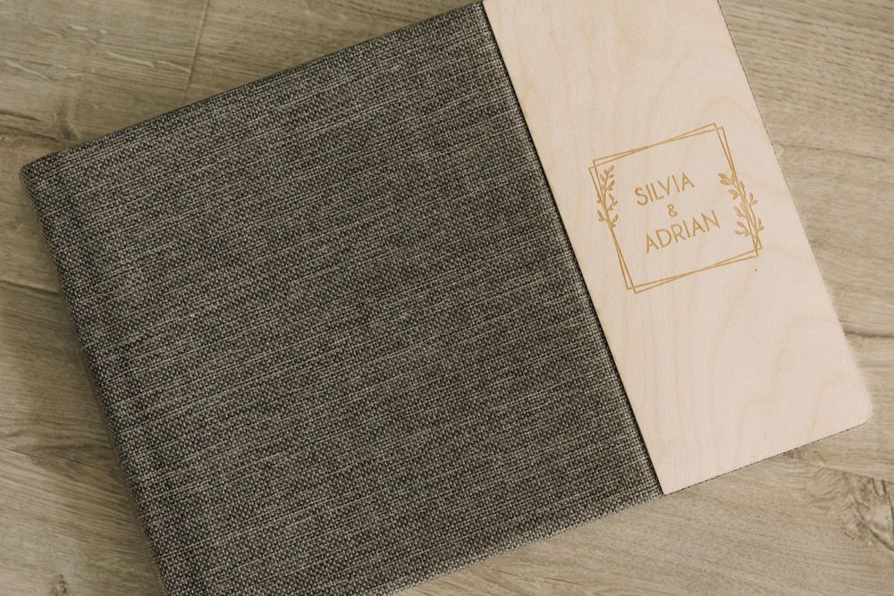 Beautiful wedding album with textil and wood hardcover, photographic paper, perfect for your beautiful wedding