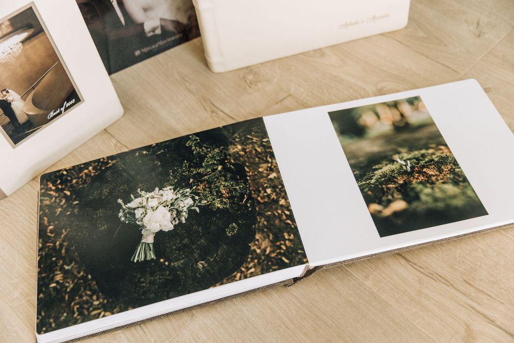 Beautiful wedding album with textil and wood hardcover, photographic paper, perfect for your beautiful wedding